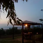 Comfortable With Unique Views בית נופש *