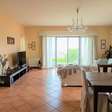 Comfortable With Unique Views * Corinto